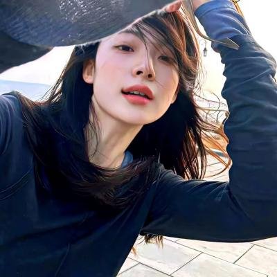 穿风信子蓝的少女